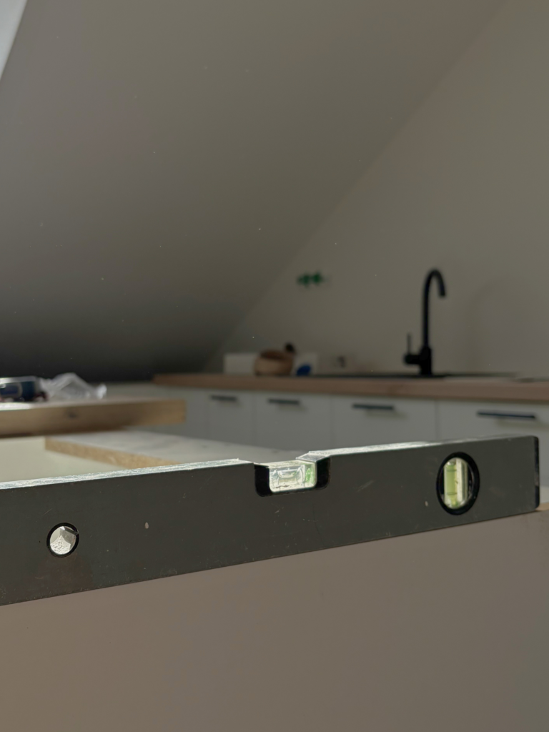 image contenant un niveau à bulle bien ajusté - Entreprise Jobber petits travaux